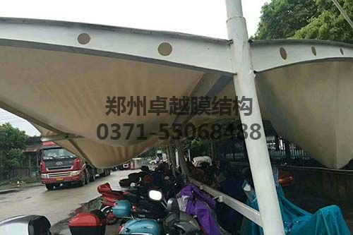 排水設計不合理導致積水的膜結(jié)構車棚