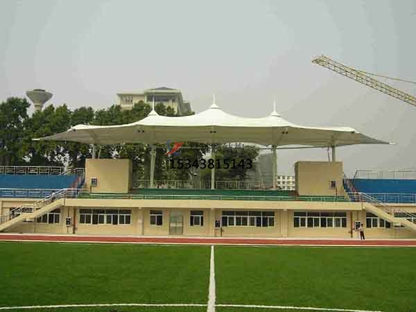 威?？磁_張拉膜遮陽棚【生產(chǎn)銷售】 　　