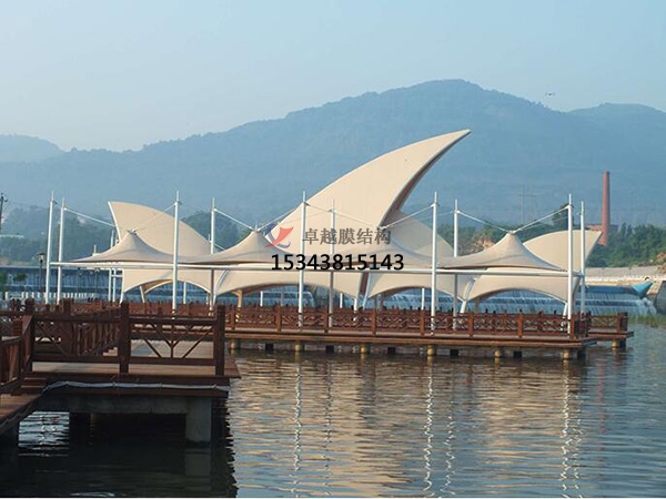 膜材料自己沒有抗壓和抗彎剛度！