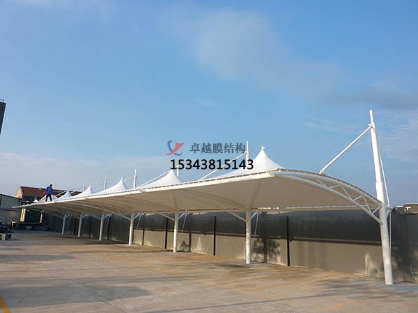 為什么<font color='red'>膜結(jié)構(gòu)車(chē)棚</font>需拼接