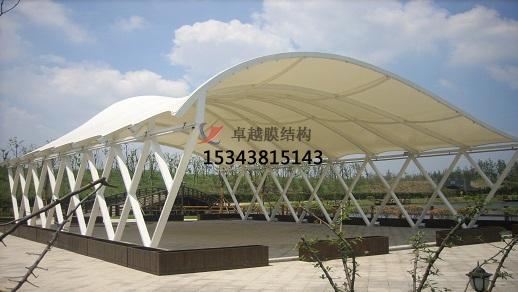 ?？谏虡I(yè)廣場雨棚搭建