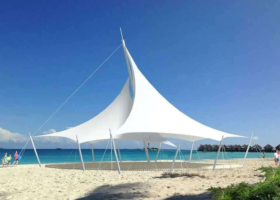 校園膜結(jié)構(gòu)體育看臺(tái)，耐用是王道，實(shí)惠是關(guān)鍵