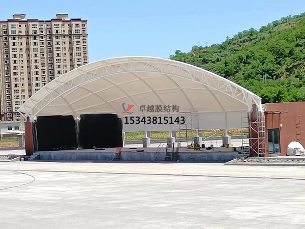 舞臺(tái)建筑采用膜結(jié)構(gòu)的原因？